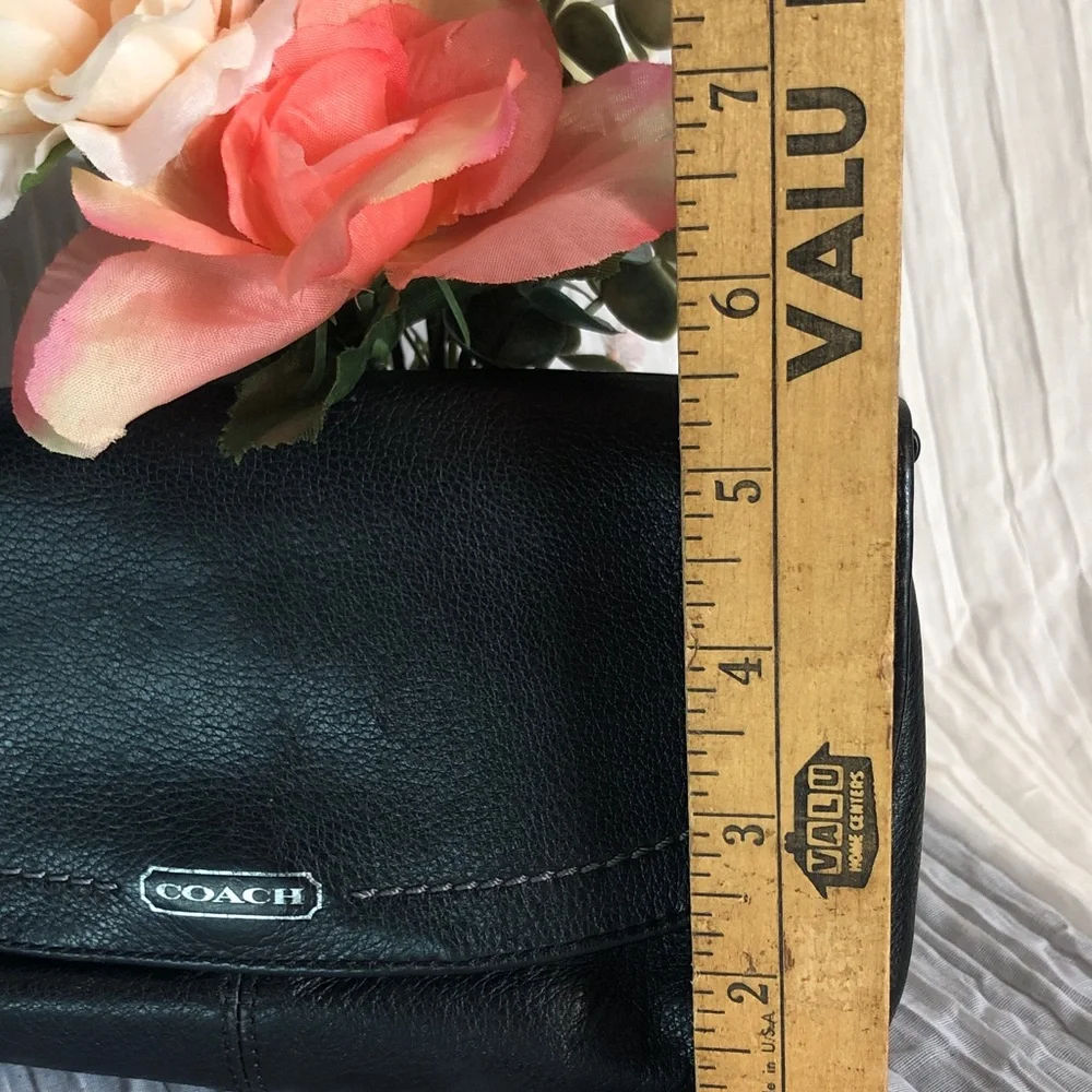 Vintage COACH black pebbled leather wristlet wallet w/ teal interior